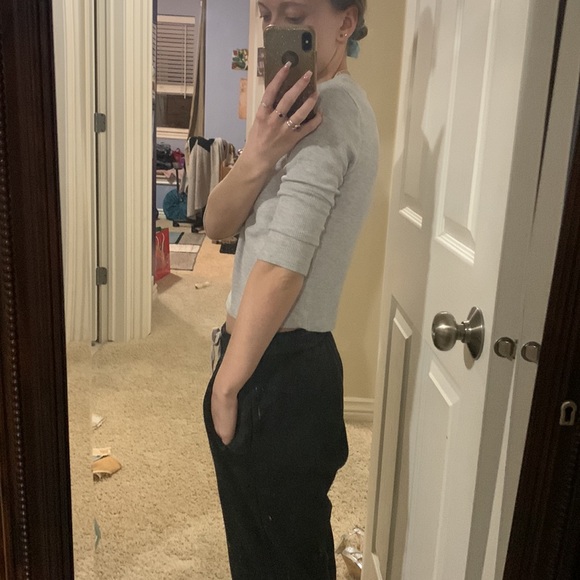 Light gray colors crop top with elbow lengthed sleeves. - Picture 3 of 5